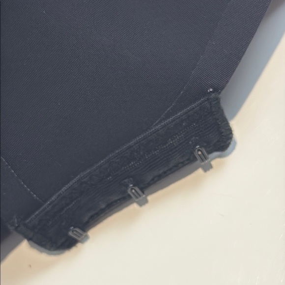 Knix Black Seamless Supportive Bra Size 5 - Picture 4 of 6